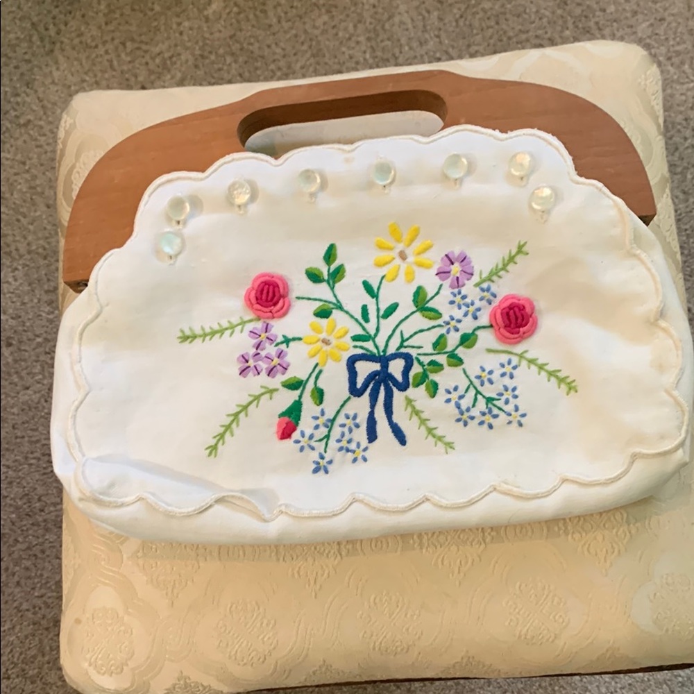 Vintage Floral Embroidered Handbag with Wooden Handle